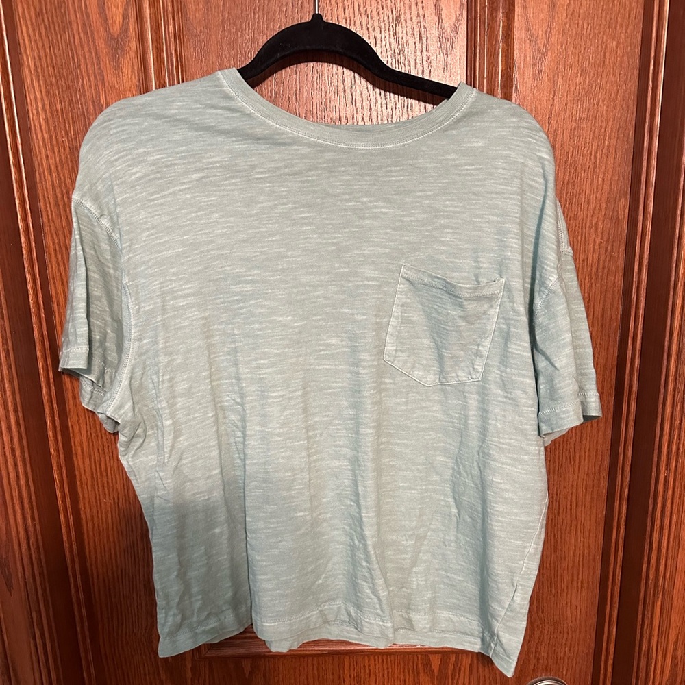 Universal thread size medium mint green pocket tshirt